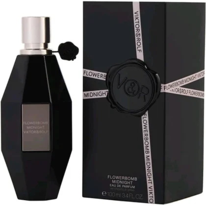 Flowerbomb Midnight, dulzura frutal y base cálida que transmiten misterio y sofisticación.