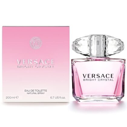 Descubre la frescura y sensualidad de Bright Crystal de Versace, una fragancia floral-amaderada que ilumina tu esencia.