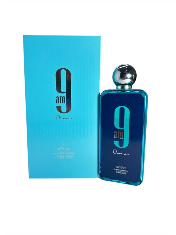 Afnan 9AM Dive 150ml: fragancia cítrica y acuática con manzana e incienso. Ideal para días cálidos y personas con energía vibrante.