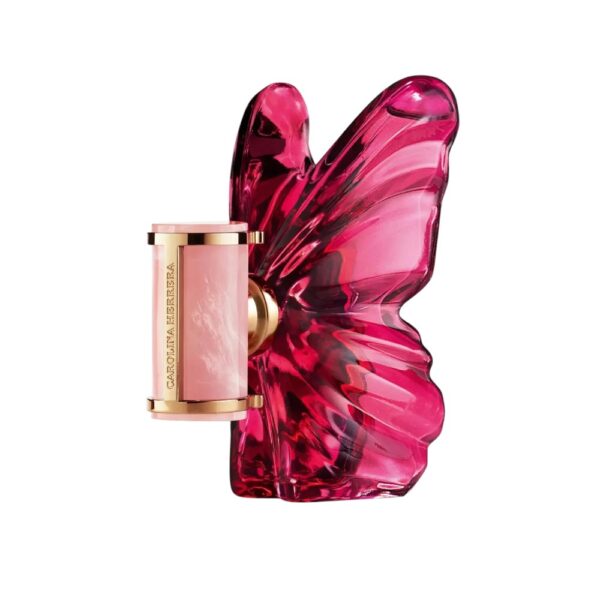 Carolina Herrera La Bomba: pitaya, peonía y vainilla solar en una fragancia audaz que celebra la libertad y el poder femenino.