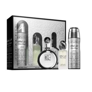 Estuche Lattafa Fakhar Black: aroma intenso con manzana, lavanda y cuero. Elegancia árabe en cada nota. Seducción y poder en un solo perfume.