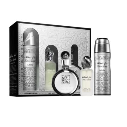 Estuche Lattafa Fakhar Black: aroma intenso con manzana, lavanda y cuero. Elegancia árabe en cada nota. Seducción y poder en un solo perfume.