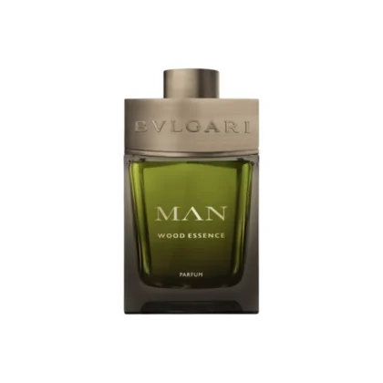 Fuerza natural y elegancia en Bvlgari Man Wood Essence Parfum, un perfume amaderado y sofisticado.